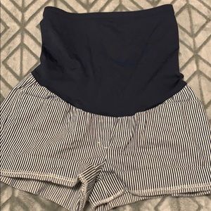 Gap maternity Shorts!